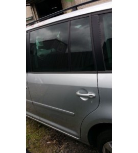 Tür VW Touran hinten links getönt Farbcode LA7W Farbe Reflex Silber Fahrseite