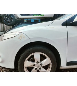 Kotflügel links Renault Megane 3 Farbcode DV369 Blanc Glacier Weiss Fahrerseite