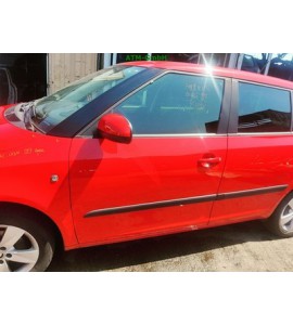 Tür vorne links Skoda Fabia 2 II Farbcode LF3K 8T8T Farbe Corridarot Rot