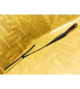 Scheibenwischerarm Wischerarm vorne rechts Opel Astra H GM 13111220